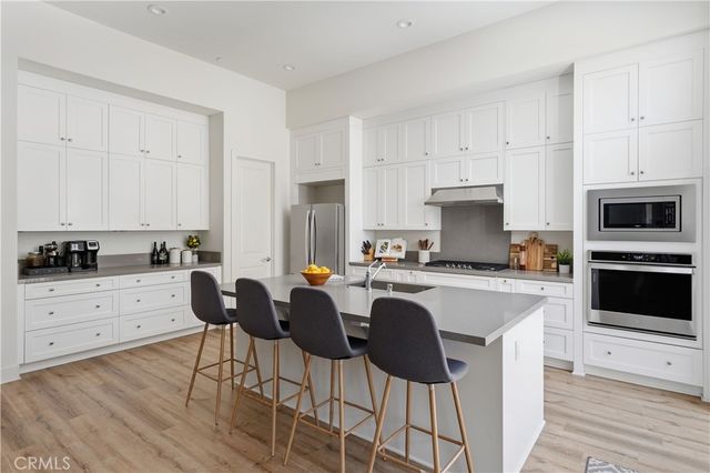 19045 Martino Court, Saugus, CA 91350