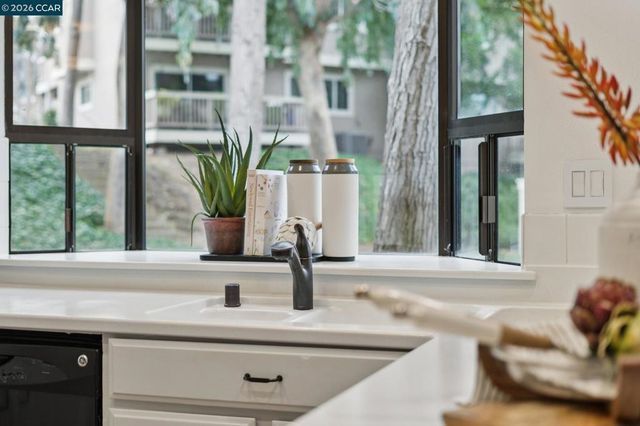 543 Matterhorn Dr, Walnut Creek, CA 94598