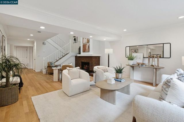 543 Matterhorn Dr, Walnut Creek, CA 94598