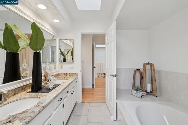 543 Matterhorn Dr, Walnut Creek, CA 94598