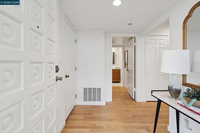 543 Matterhorn Dr, Walnut Creek, CA 94598