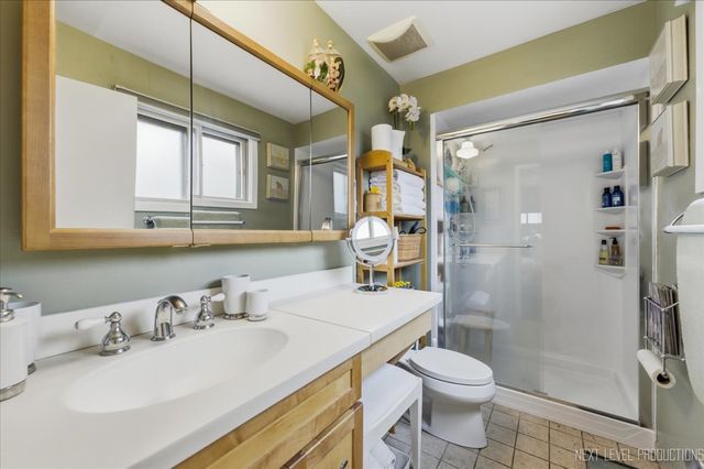 1708 Longvalley Drive, Northbrook, IL 60062