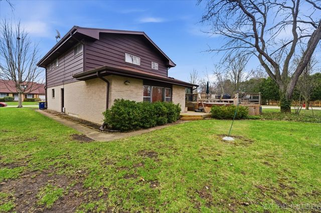 1708 Longvalley Drive, Northbrook, IL 60062