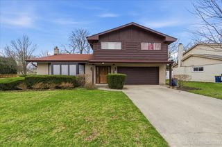 1708 Longvalley Drive, Northbrook, IL 60062
