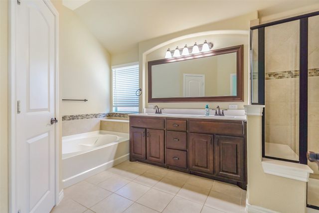 253 Cattlemans Trail, Saginaw, TX 76131