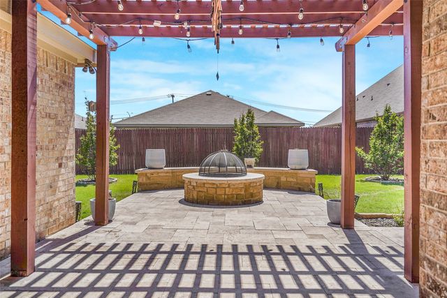 253 Cattlemans Trail, Saginaw, TX 76131