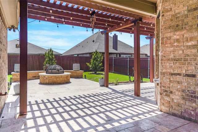 253 Cattlemans Trail, Saginaw, TX 76131