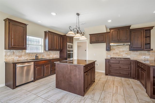 253 Cattlemans Trail, Saginaw, TX 76131