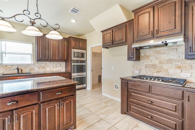 253 Cattlemans Trail, Saginaw, TX 76131