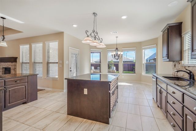 253 Cattlemans Trail, Saginaw, TX 76131