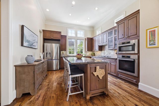 1305 W Bell Street, Houston, TX 77019