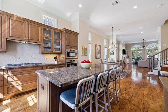 1305 W Bell Street, Houston, TX 77019
