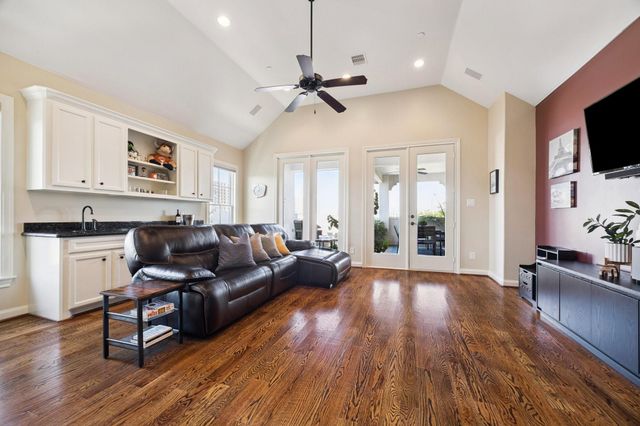 1305 W Bell Street, Houston, TX 77019