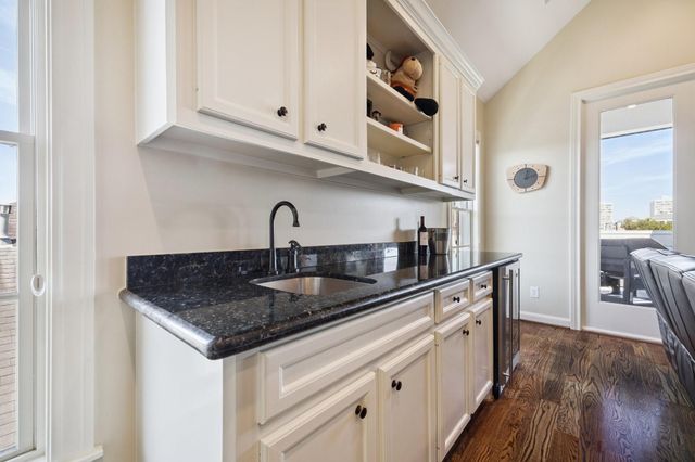 1305 W Bell Street, Houston, TX 77019