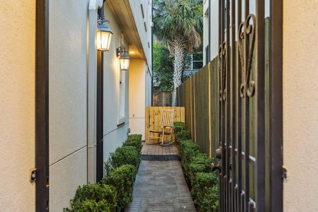 1305 W Bell Street, Houston, TX 77019
