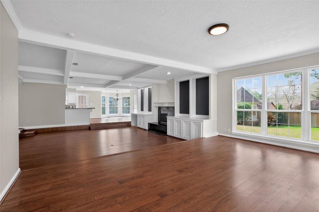 112 Kirkwood Lane, Conroe, TX 77304