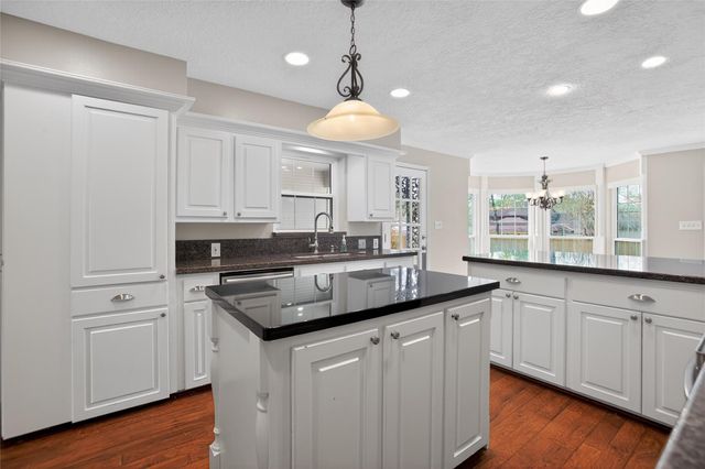 112 Kirkwood Lane, Conroe, TX 77304