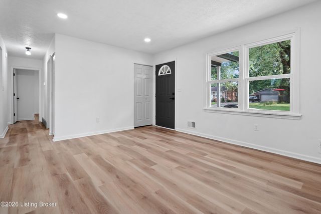 6319 Riverdale Rd, Louisville, KY 40272