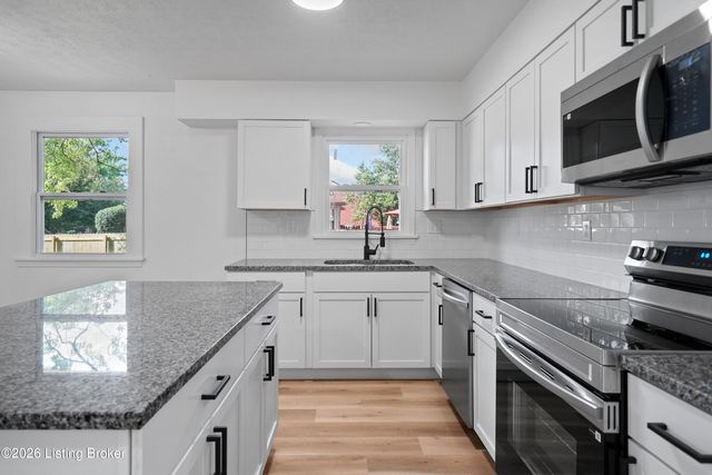 6319 Riverdale Rd, Louisville, KY 40272