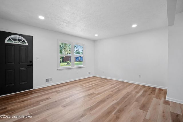 6319 Riverdale Rd, Louisville, KY 40272