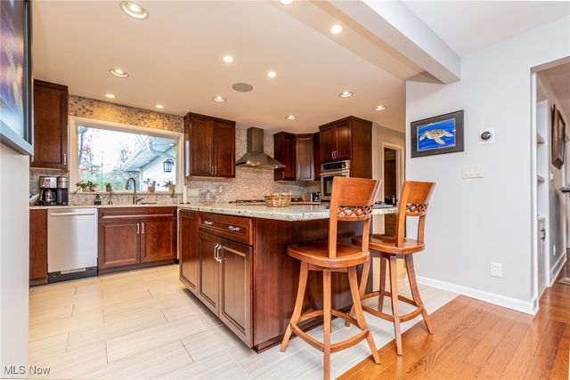 26091 Shaker Boulevard, Beachwood, OH 44122