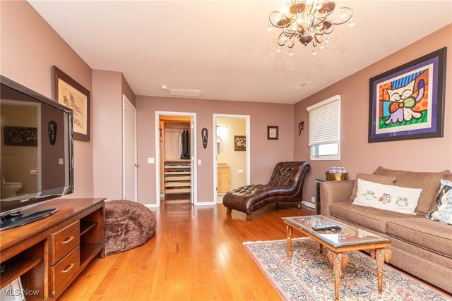 26091 Shaker Boulevard, Beachwood, OH 44122