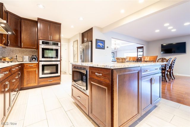 26091 Shaker Boulevard, Beachwood, OH 44122