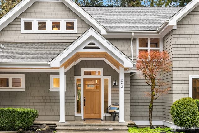 8421 NE Grizdale Lane, Bainbridge Island, WA 98110