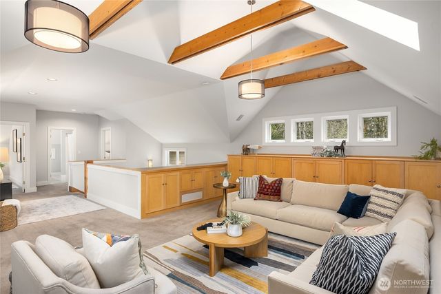 8421 NE Grizdale Lane, Bainbridge Island, WA 98110