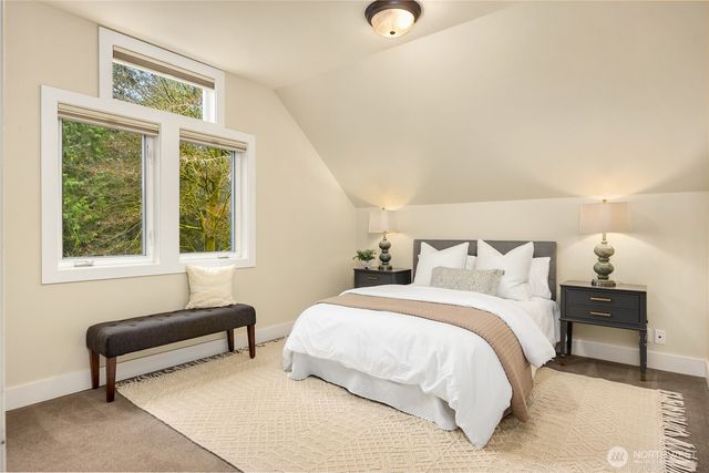 8421 NE Grizdale Lane, Bainbridge Island, WA 98110