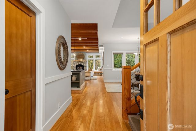 8421 NE Grizdale Lane, Bainbridge Island, WA 98110