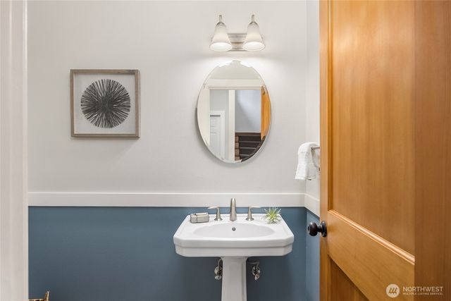 8421 NE Grizdale Lane, Bainbridge Island, WA 98110