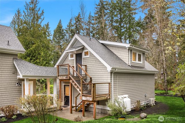8421 NE Grizdale Lane, Bainbridge Island, WA 98110