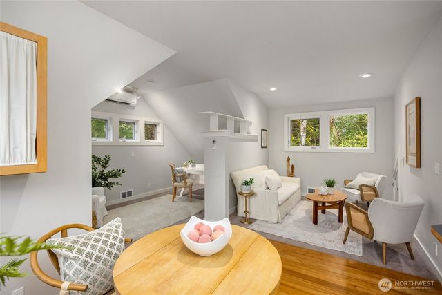 8421 NE Grizdale Lane, Bainbridge Island, WA 98110