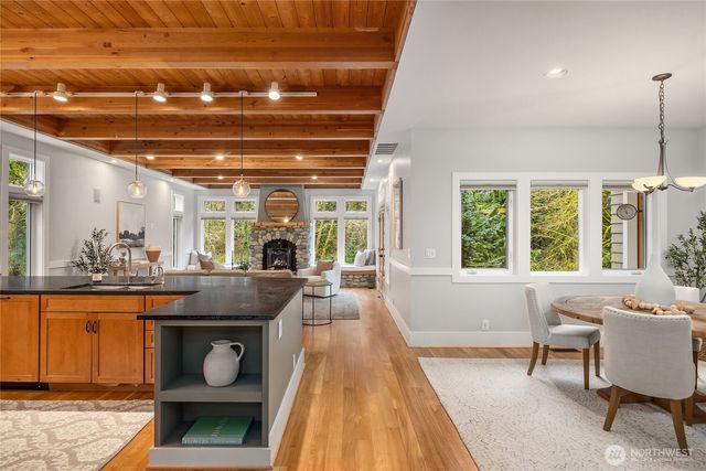 8421 NE Grizdale Lane, Bainbridge Island, WA 98110