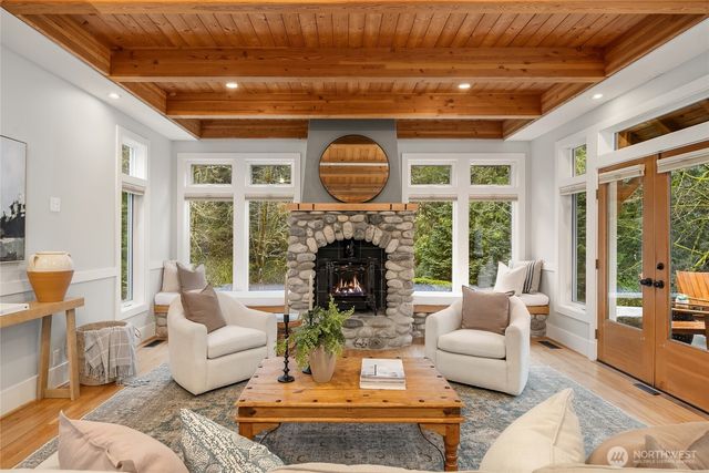 8421 NE Grizdale Lane, Bainbridge Island, WA 98110