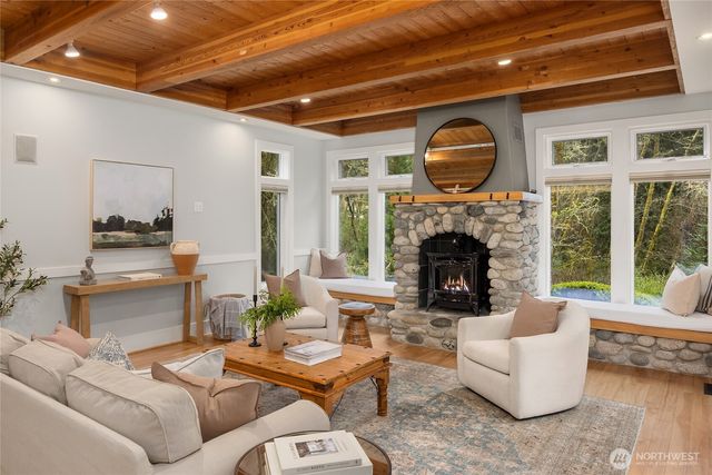 8421 NE Grizdale Lane, Bainbridge Island, WA 98110