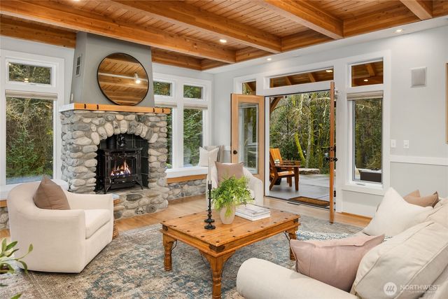 8421 NE Grizdale Lane, Bainbridge Island, WA 98110