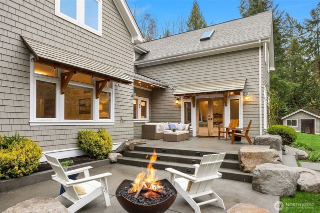 8421 NE Grizdale Lane, Bainbridge Island, WA 98110
