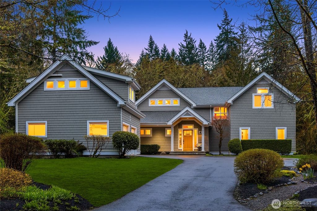 8421 NE Grizdale Lane, Bainbridge Island, WA 98110