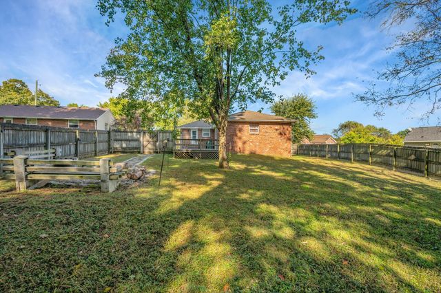 3815 Barlow Dr, Nashville, TN 37211