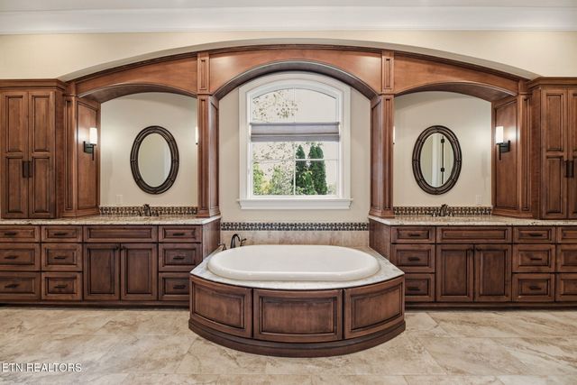 710 Barnsley Rd, Knoxville, TN 37934