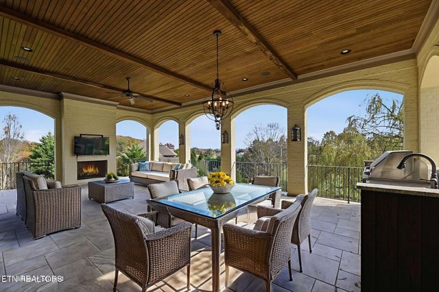 710 Barnsley Rd, Knoxville, TN 37934