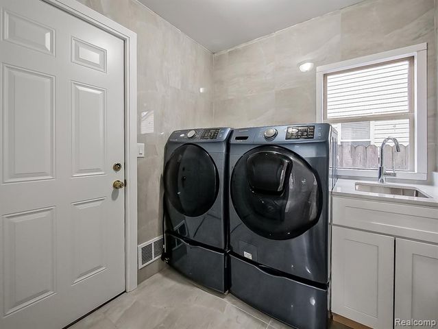 1730 E Woodruff Avenue, Hazel Park, MI 48030