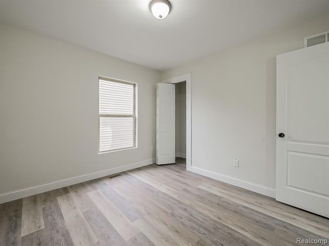 1730 E Woodruff Avenue, Hazel Park, MI 48030