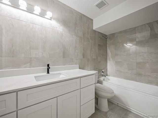 1730 E Woodruff Avenue, Hazel Park, MI 48030