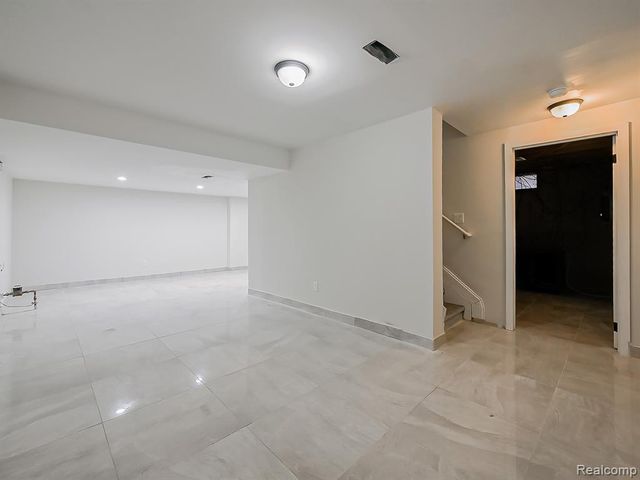 1730 E Woodruff Avenue, Hazel Park, MI 48030