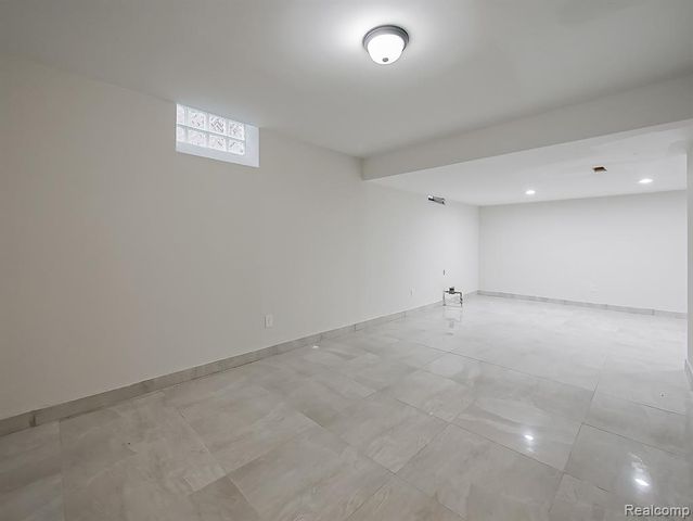 1730 E Woodruff Avenue, Hazel Park, MI 48030