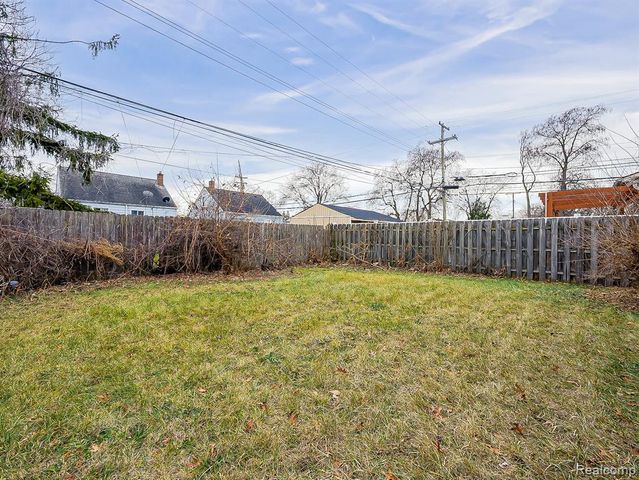 1730 E Woodruff Avenue, Hazel Park, MI 48030