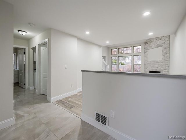 1730 E Woodruff Avenue, Hazel Park, MI 48030